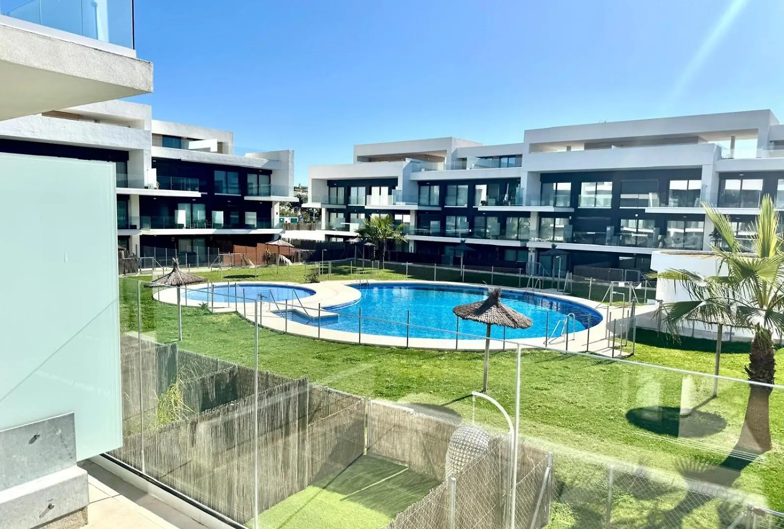 شقة Duplex Con Jardin Zahara Pueblo ساهارا ذي لوس أتونِس إسبانيا